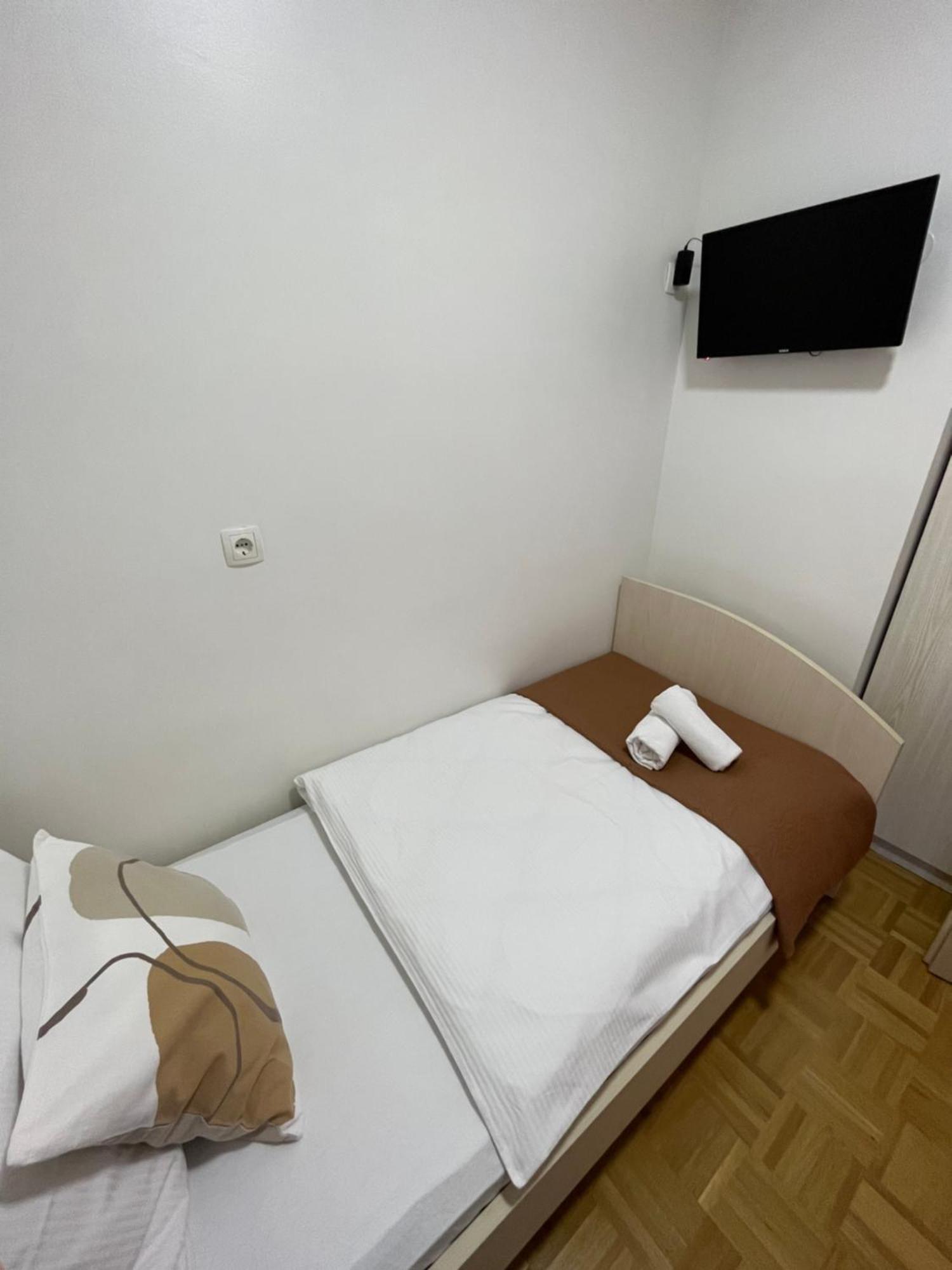 Apartament For5 Ðakovo Zewnętrze zdjęcie