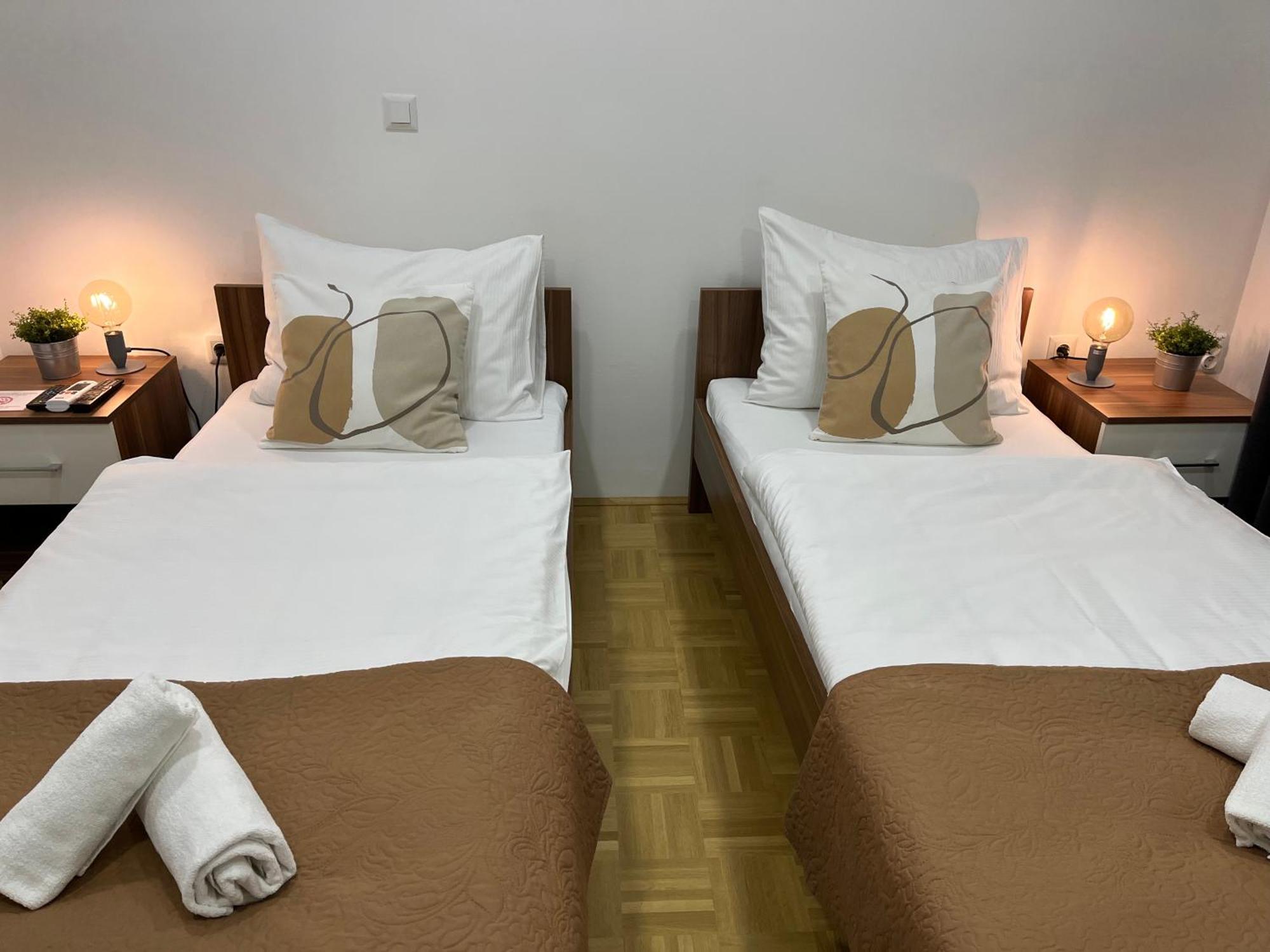 Apartament For5 Ðakovo Zewnętrze zdjęcie