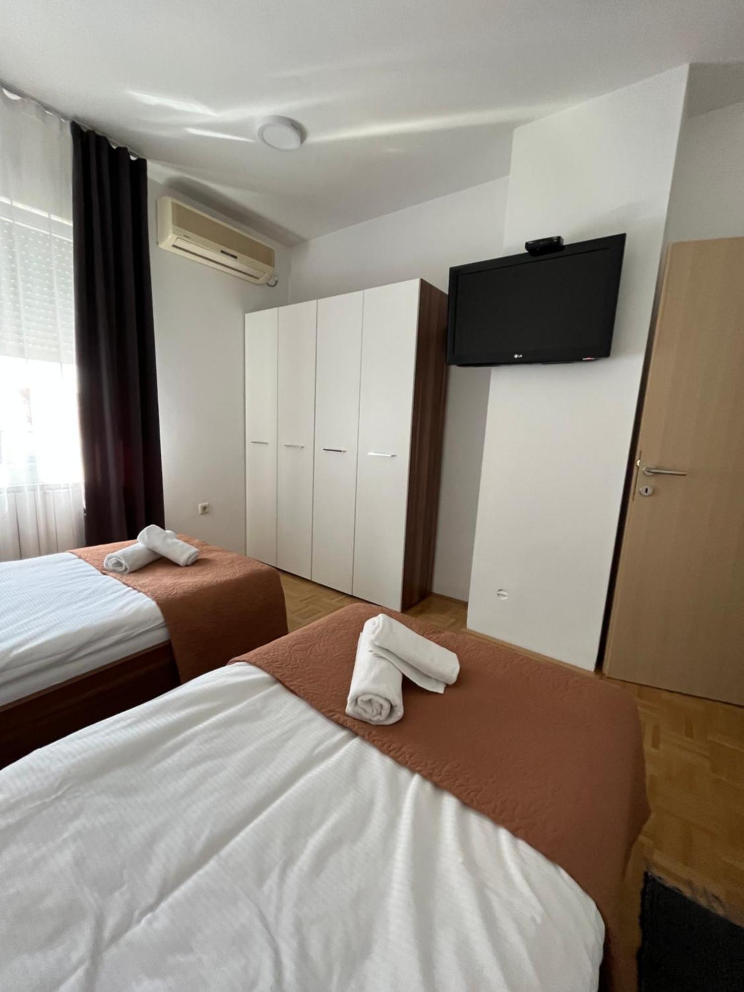 Apartament For5 Ðakovo Zewnętrze zdjęcie
